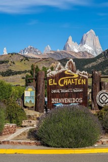 Welcome-sign at mountain village El Chalten, mountain range of Cerro Torre and Cerro Fitz Roy in