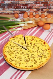 Swabian cuisine, salted cream cake with spring onions, hearty cake, salty shortcrust, baked, out of