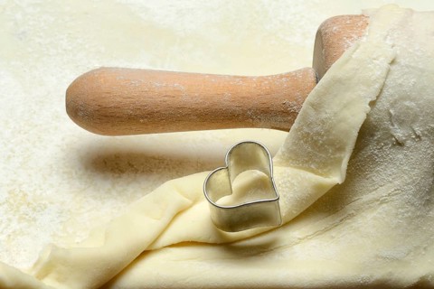 Rolled dough, dough roll and cookie cutter