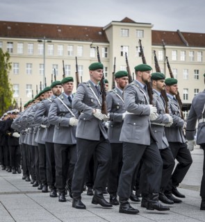Guard battalion of the Bundeswehr during the final roll call at the Federal Ministry of Defence to
