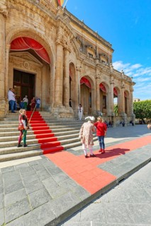 People wearing historical costumes at the entrance of Noto city hall, Noto, Noto Valley, Sicily,
