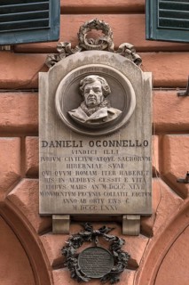Memorial plaque to the Irish politician and freedom fighter Danieli Oconnello, 17751847, Via al