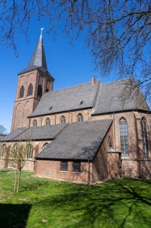 The village of Grieth on the Lower Rhine, belongs to Kalkar, Hanseatic city, Catholic parish church
