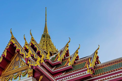 Wat Yannawa, Buddhist temple, overlapping roofs with curved chofas and Chedi temple tower, Bangkok,