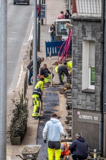 Construction site for the fibre-optic network Telekom expansion, construction work, on Alfredstraße