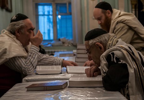 St Petersburg, Russia, Eastern Europe. Russian Jews at the Synagogue in the historic centre