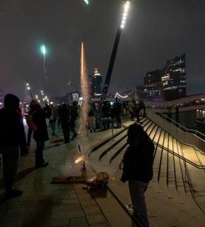 New Year's Eve 2025 on the Elbe promenade in Hamburg, at the harbour, on the Elbe, fire brigade of