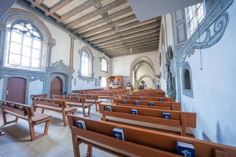 Benches in a church with books, tall windows and decorated ceilings, Deufringen, Aidlingen,