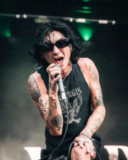Remington Leith, singer of Palaye Royale live at the Zitadelle Spandau, Berlin, 21.06.2025