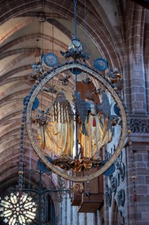 The angel's greeting from the artist Veit Stoß, from 1517, St. Lorenz Church, Nuremberg, Middle