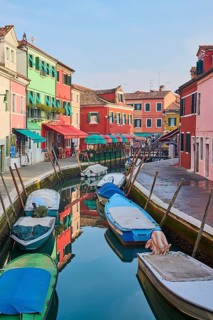 Colorful houses beside the waterway in between 'Fondamenta San Mauro' and 'Fondamenta degli