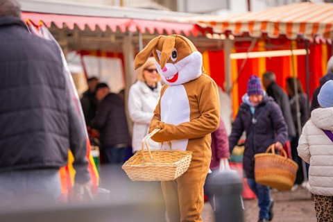 Easter bunny in costume with basket at a lively market with stalls, Easter campaign, Sindelfingen,