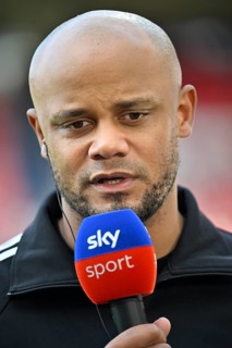 Coach Vincent Kompany FC Bayern Munich FCB portrait in interview Microphone Microphone Logo SKY