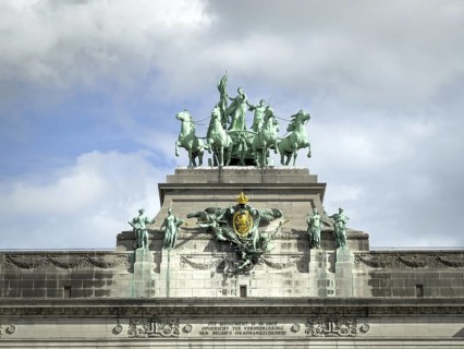 Close-up of the Quadriga bronze statue on the triumphal arch in the Jubelpark (Parc du