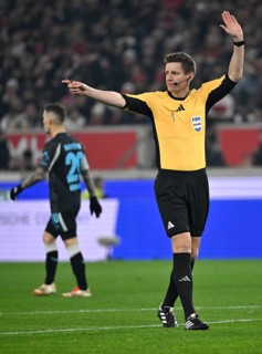 Referee Referee Daniel Siebert Gesture Gesture MHPArena, MHP Arena Stuttgart, Baden-Württemberg,