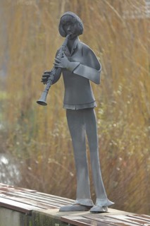Clarinet sculpture by Giuseppe Serio 2009, modern art, clarinet, playing music, clarinet player,