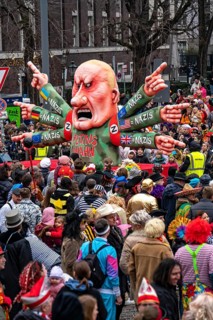 Rose Monday parade in Düsseldorf, street carnival, carnival float, by float builder Jacques Tilly,