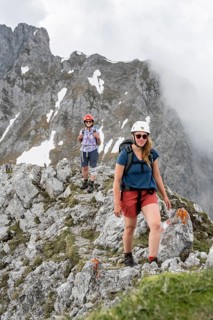 Mountaineer with helmet, ascent to the Ackerlspitze, Wilder Kaiser, Kaiser Mountains, Tyrol,
