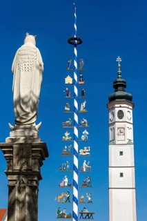 Marian figure on Marian column, maypole, bell tower of the market church St. Veit, Marienplatz,