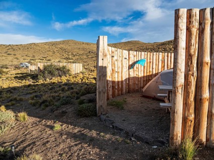 Wind-protected tent pitches, campsite La Señalada, Parque Patagonia Argentina, Park Patagonia