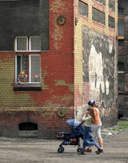 BYTOM, POL, 02.05.2004 - Children on a backyard of a mining settlement in Bytom, Poland