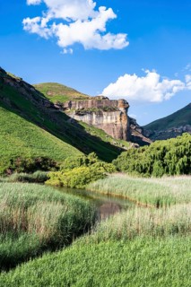 Grassland with sandstone cliffs and cliffs, landscape in Golden Gate Highlands National Park, Free