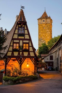 Gerlachschmiede, behind it the Roedertor, Rothenburg ob der Tauber, Bavaria, Germany