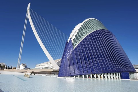 VALENCIA, SPAIN - FEBRUARY 7, 2025: City of Arts and Sciences, museum Museu de Les Ciencies. Bridge