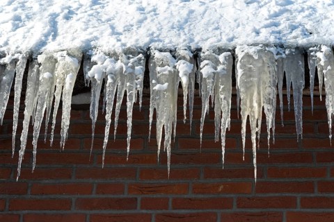 Icicles on a house roof, snow, winter, ice, Sieversen, Samtgemeinde Rosengarten, Lower Saxony,
