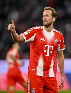 Harry Kane FC Bayern Munich FCB (09) Gesture Gesture Thumbs up Football Bundesliga, Allianz Arena,