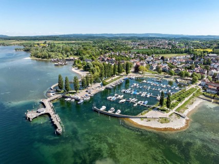 Luftbild vom Yachthafen, Marina, Hafen von Unteruhldingen mit der Ortschaft Uhldingen-Mühlhofen,