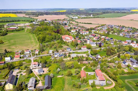 View of the village with castle and church from above, Reichstädt, Dippoldiswalde, Erzgebirge,