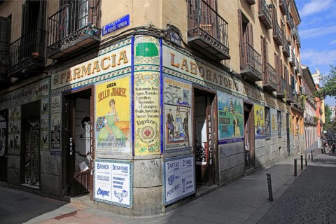 Laboratorio de Especialidades Café Farmacia, pharmacy cafe, Malasana barrio, Madrid city centre,