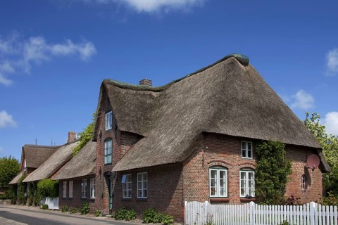 Traditional Frisian thatched house at Süderende on the Island of Föhr, Nordfriesland, North Frisia,