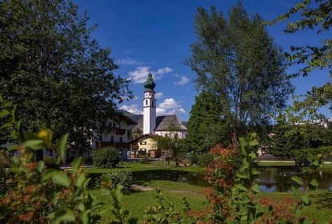 View of the village with parish church, Breitenbach am Inn, Inntal, Tyrol, Austria