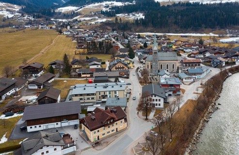 Drone image, residential buildings, view of village with parish church, Niedernsill, Salzach,