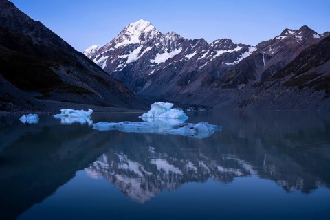 Mountainous landscape. Hooker Lake and Aoraki Mount Cook. mirroring. evening mood. Aoraki Mount