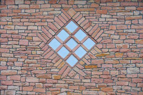Symmetrical quarry stone wall with a window-shaped diamond pattern, spa garden, Kurstadt Bad Orb,