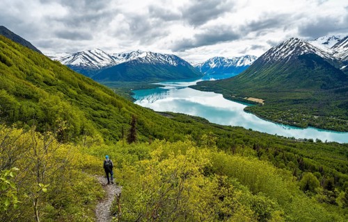 Climbers on a hiking trail, Slaughter Ridge Trail, view of snowy mountains in spring and turquoise