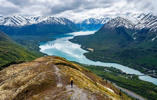Climbers on a hiking trail on Slaughter Ridge, views of snowy mountains in spring and turquoise