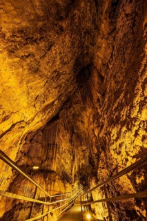 The cave is located about 11 kilometres from Alanya on the western slope of Cebeli Reis Mountain,