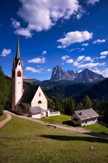 St. Jakob's Church, Ortisei, Ortisei, behind Sassolungo and Sassopiatto, Val Gardena, South Tyrol,