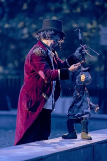Puppeteers at Cavalluna in the Berlin Uber Arena on 11 January 2025