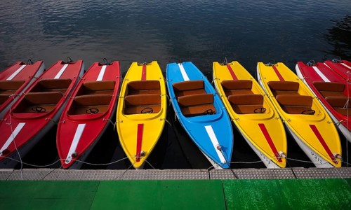 Colorful electric motor boats, electric boats, rental boats, boat rental, boat rental, Bregenz,