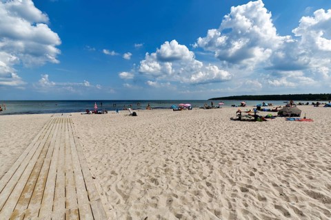 Wide sandy beach with tourists, family beach in summer, Cumulus, coastline, east coast, Baltic Sea,