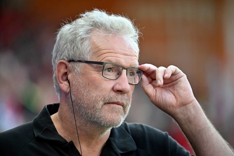 Chief Executive Officer Holger Sanwald 1. FC Heidenheim 1846 FCH Portrait touching glasses gesture