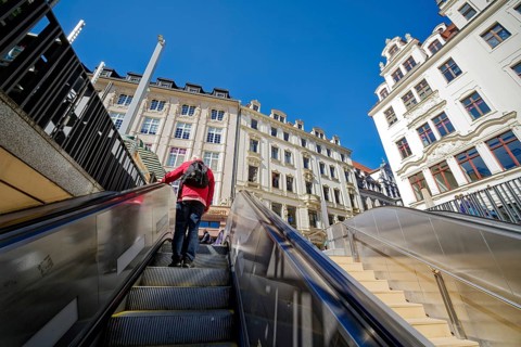 Getting from the S-Bahn to the market, S-Bahn station, Markt stop, S-Bahn, marketplace, public