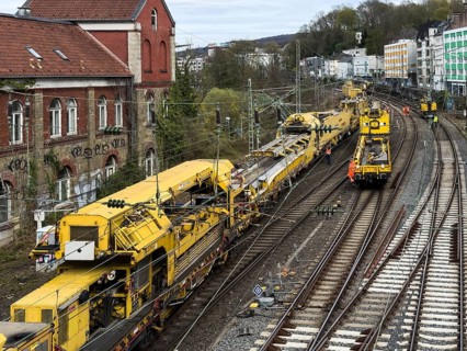 General renovation of Deutsche Bahn on the Hagen Wuppertal Cologne line, rapid conversion machine
