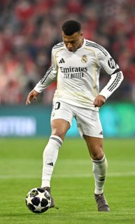 Kylian Mbappé Real Madrid (10) Action on the ball Football UEFA Champions League CL Allianz Arena,