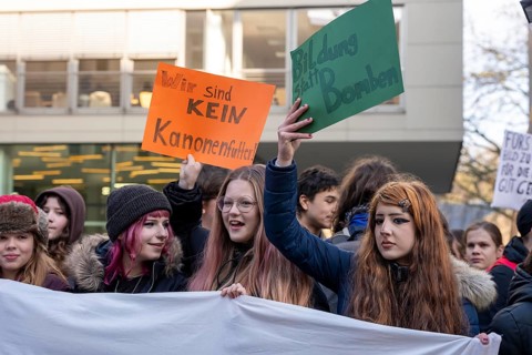 School strike against military service, around 600 participants in a demonstration against the